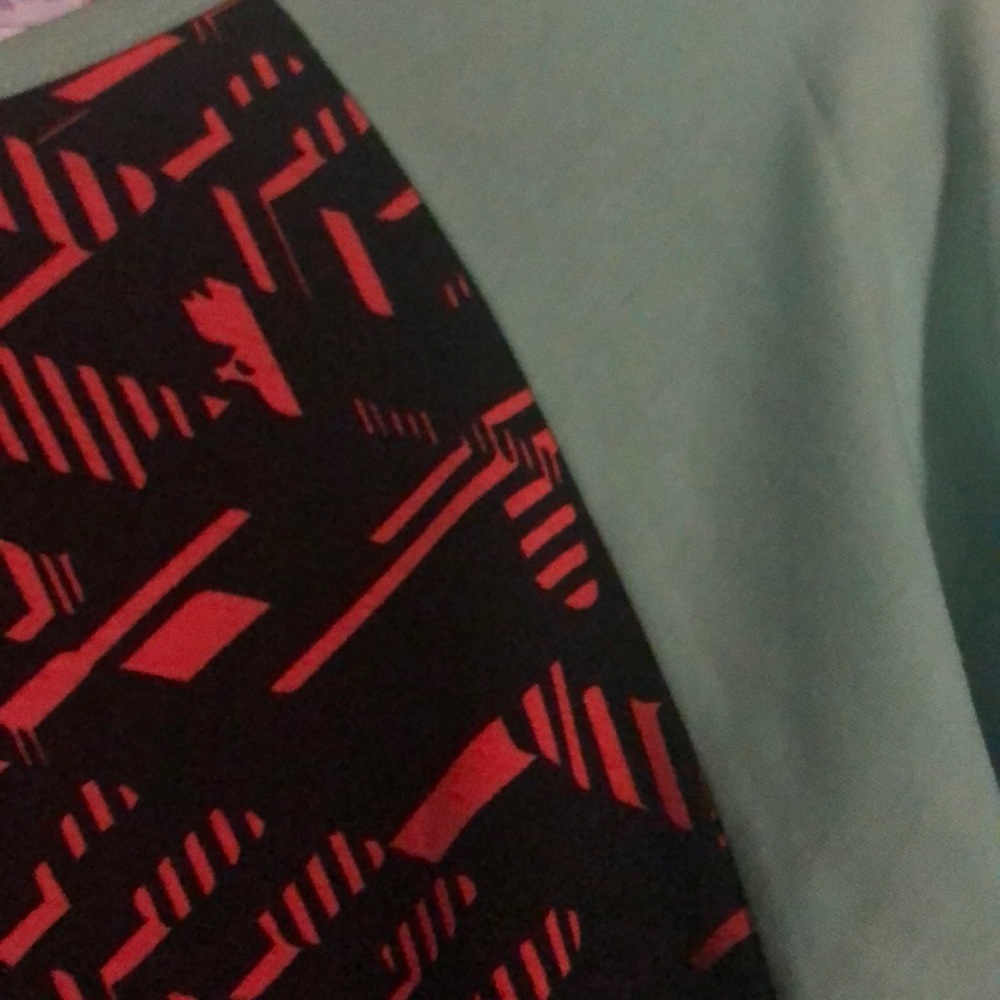 Lularoe Randy t - Picture 2 of 3